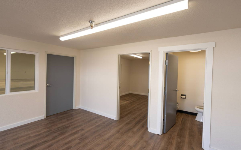 2700 Andresen Plaza Road, Vancouver, Washington 98661, 1 Room Rooms,Industrial,For Lease,Andresen Plaza,1263
